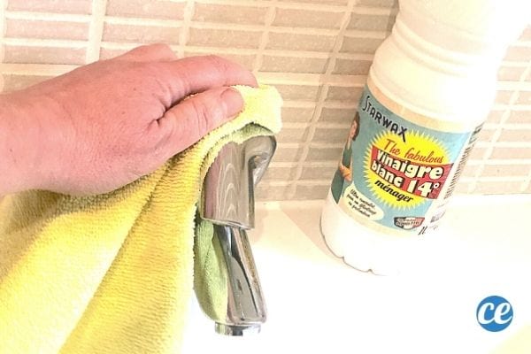 Du vinaigre blanc pour éliminer le calcaire sur les robinets