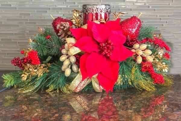 composition florale pour noel rouge