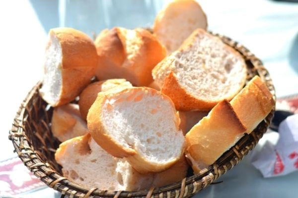 corbeille de pain tranché
