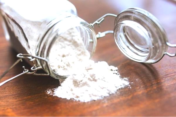 La farine se conserve au-delà de la date de consommation optimale.