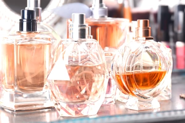 Conservez le parfum jusqu'à 2 ans, et 1 an de plus si vous ne l'avez jamais utilisé.