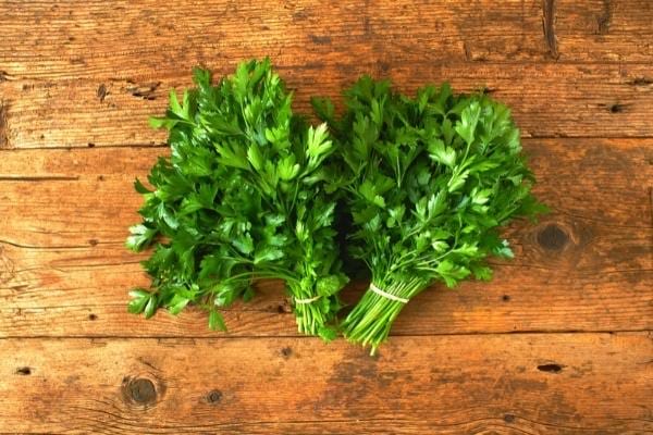 Du persil à mettre dans l'huile pour moins sentir les odeurs de friture