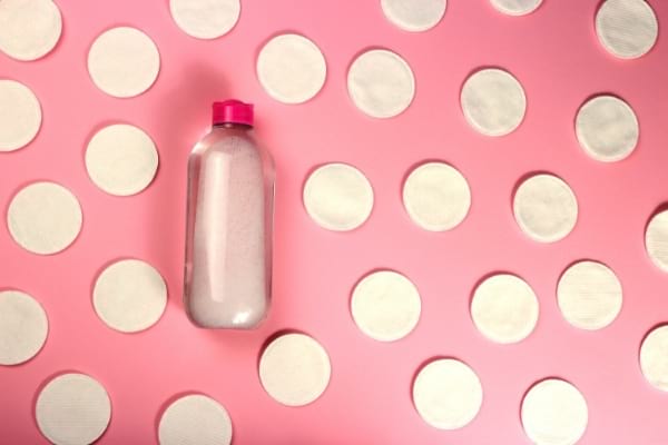 eau micellaire pour peau tatouée au henné