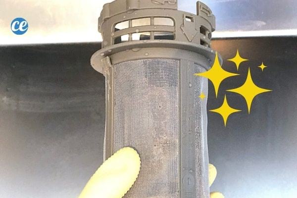 un filtre à lave-vaisselle tout propre