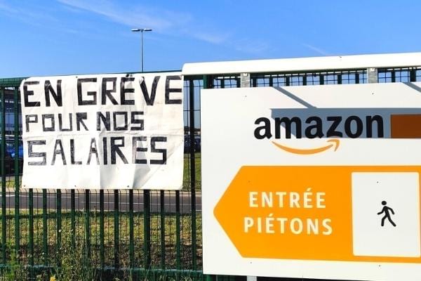 Panneau de grève de salariés amazon