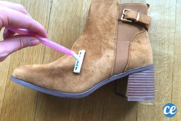 passer rasoir sur chaussures en daim