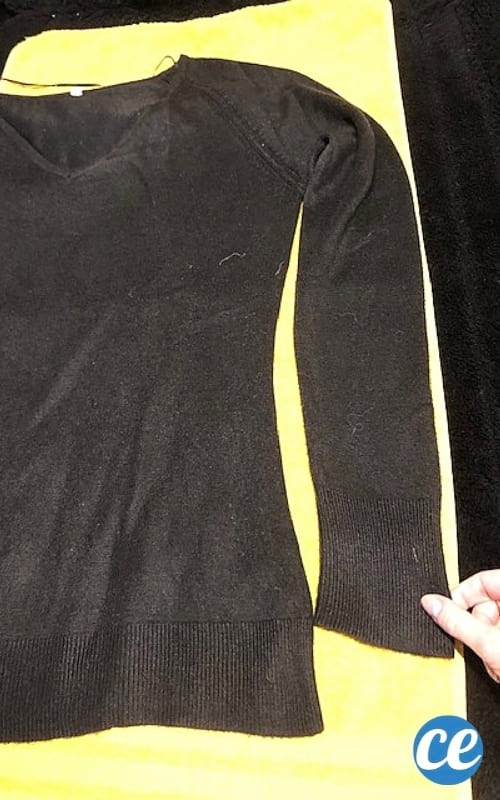 pull cachemire séchage sur serviette