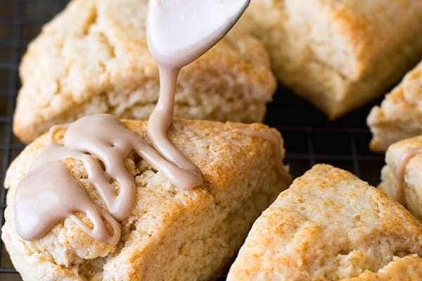 beurre d'érable sur une tartine briochée