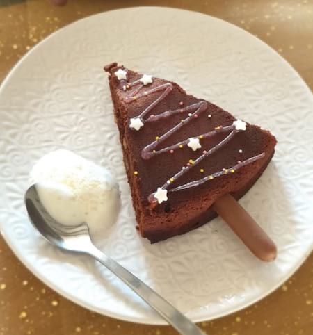 un sapin de noel fait en brownie