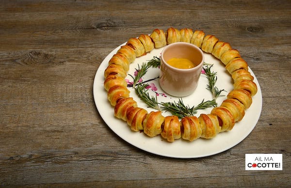 couronne de feuilletés à la saucisse pour l'apéro du nouvel an