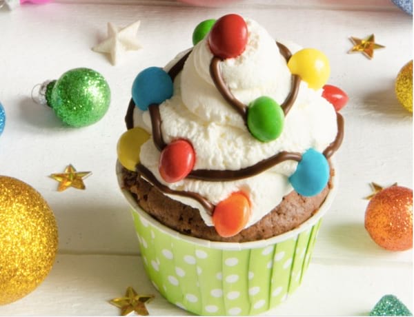 des cupcakes de noel décoré comme des guirlandes