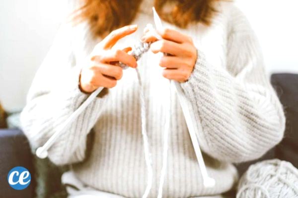 Pourquoi ne pas apprendre à tricoter pendant le confinement ?