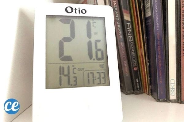 un thermomètre intérieur qui indique une température à 21°