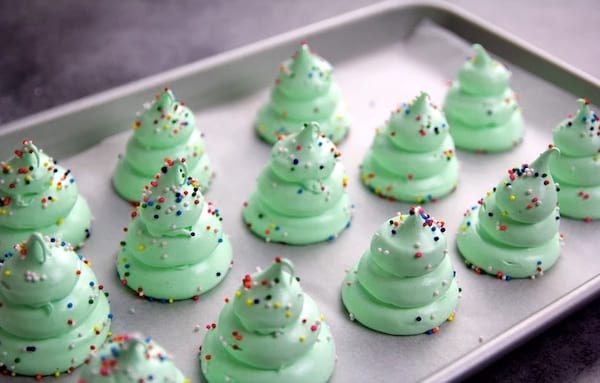 Meringue en forme de sapin de noel