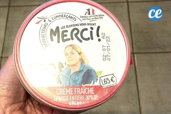un pot de crème fraiche pour remplacer le mascarpone
