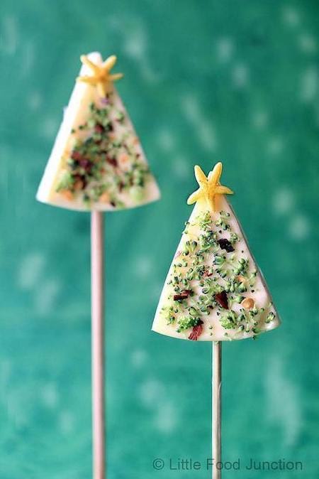 ds sapins de noël faits avec du fomage