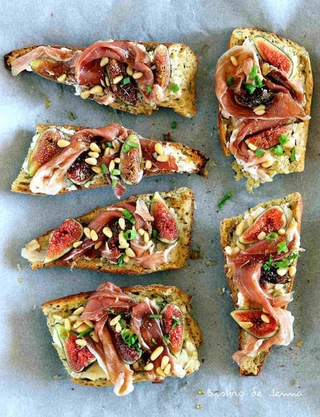 Tartine de gorgonzola, de jambon et de figues