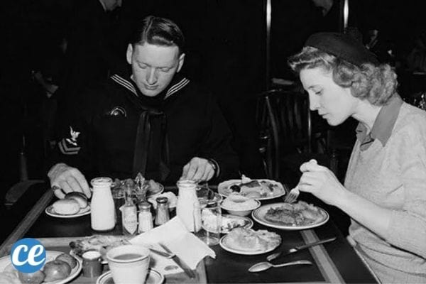 Nos grands-parents mangeaient rarement au restaurant.