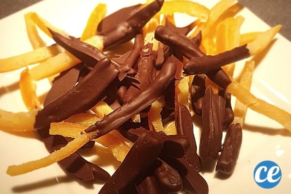 écorce de mandarine confite avec du chocolat