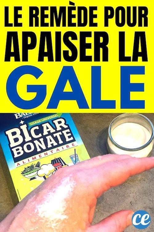 Du bicarbonate posée sur une main humide pour apaiser les démangeaisons de la gale