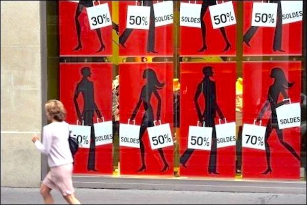 Une vitrine avec des soldes jusqu'à -70% mais qui en fait n'existe pas