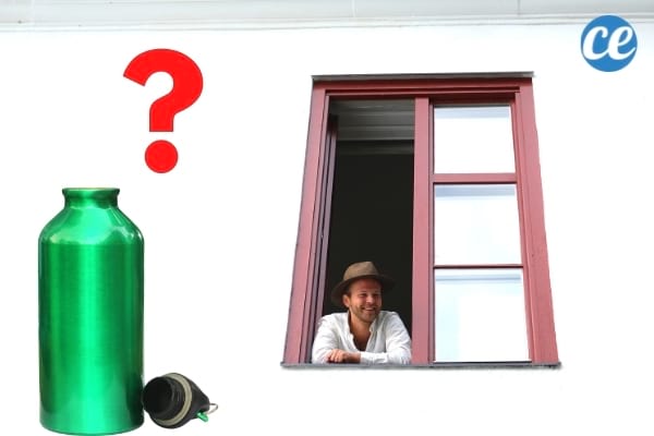 homme à une fenêtre et gourde d'eau