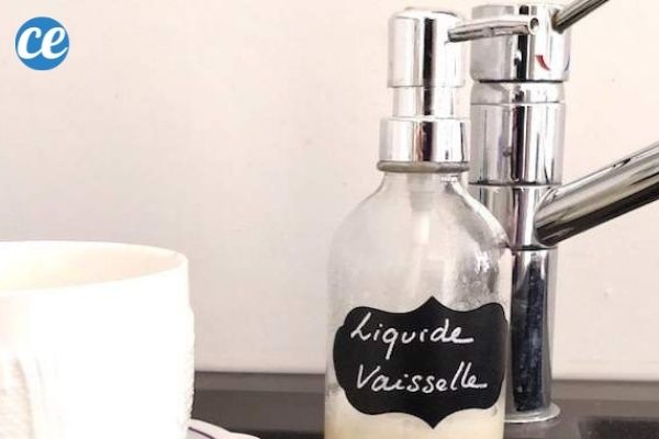 7 Astuces Ingénieuses Pour Faire la Vaisselle Sans Liquide Vaisselle.