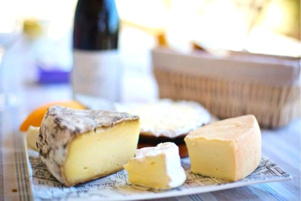 Les chefs cuisiniers recommandent de manger moins de fromage, mais de bonne qualité.