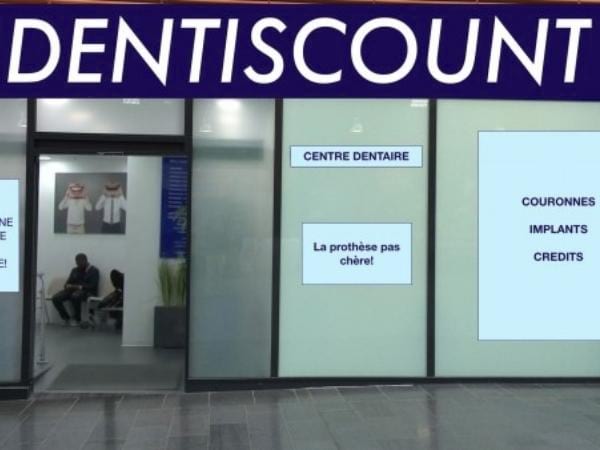 Façade d'un cabinet dentaire low cost