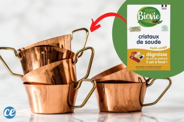 tasse en cuivre non oxydée grâce cristaux de soude