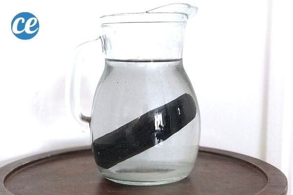 Faire de l'eau minérale maison avec du binchotan