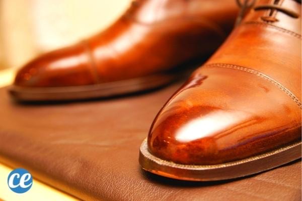 L'après-shampoing est parfait pour faire briller les chaussures en cuir.