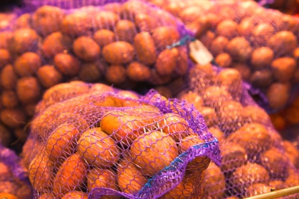 Les chefs cuisiniers achètent seulement des pommes de terre non transformées.