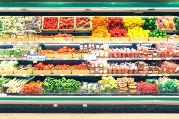 Les chefs cuisiniers achètent les fruits et légumes qui ne se vendent pas.