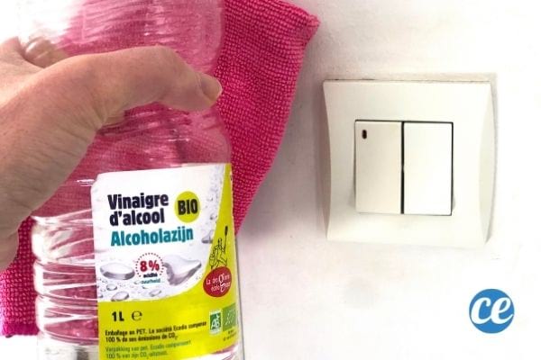 Nettoyer un interrupteur avec du vinaigre blanc