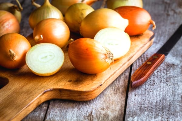 Les oignons : pas chers, délicieux et riches en nutriments. Le rêve de tous les chefs cuisiniers.