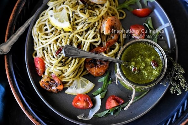 un pesto de fanes de carottes