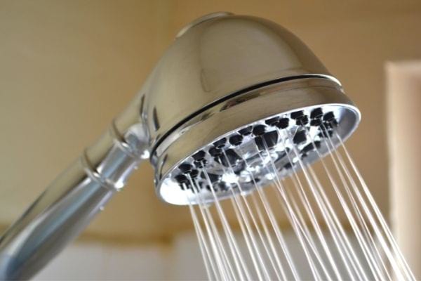 pommeau de douche astuce de nettoyage et détartrage