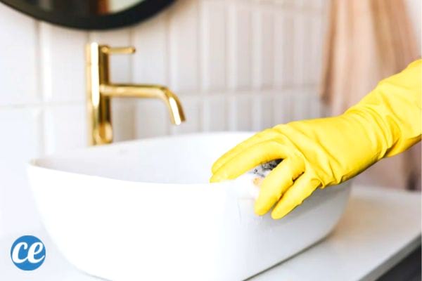 Les experts recommandent de nettoyer la salle de bain 1 fois par semaine.