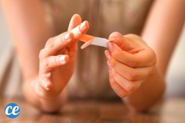 L'après-shampoing aide à décoller les pansements plus facilement et sans douleur.