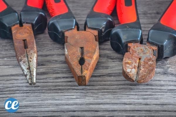 Appliquez de l'après-shampoing sur les outils en métal pour les empêcher de rouiller.