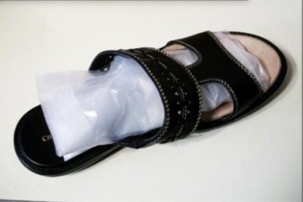 Un embouchoir pour chaussure fait avec un sachet de céréales