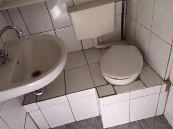 Salle de bain minuscule 