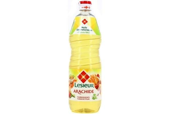 Une bouteille d'huile d'arachide