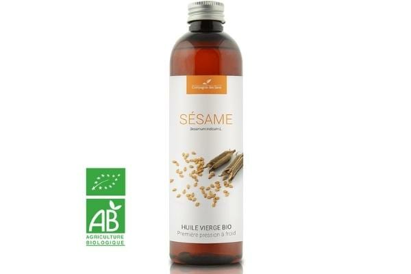 Une bouteille d'huile de sésame