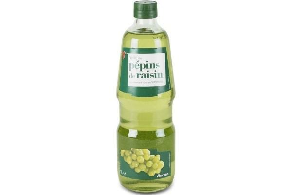 Une bouteille d'huile de pépin de raisin