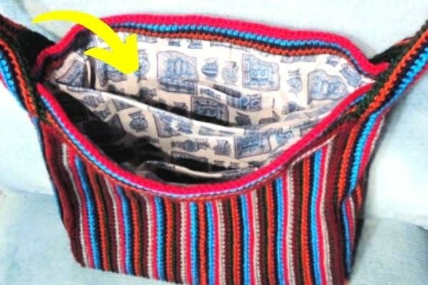 Une doublure de sacs à main faite avec un ancien drap de lit.