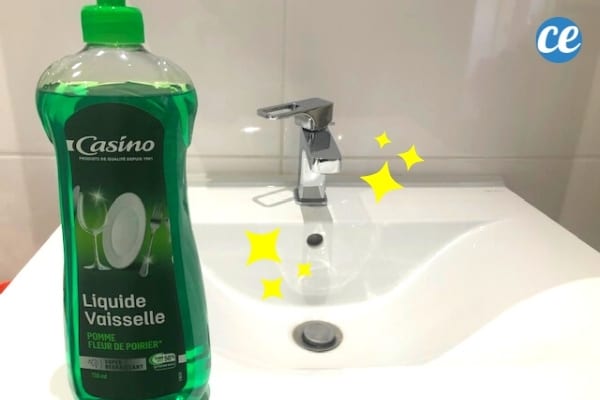 nettoyer un lavabo salle de bain avec liquide vaisselle