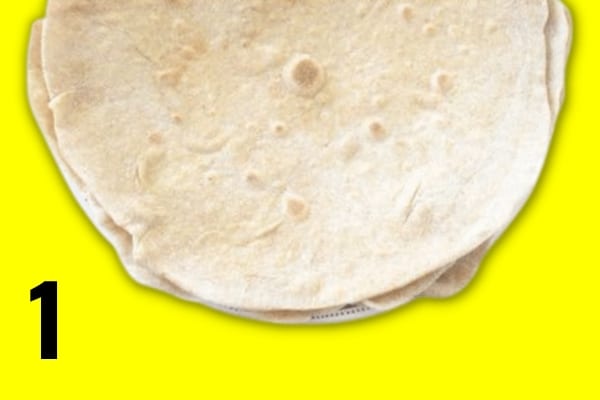 Pour rouler un tacos facilement, utilisez une grande tortilla bien souple.