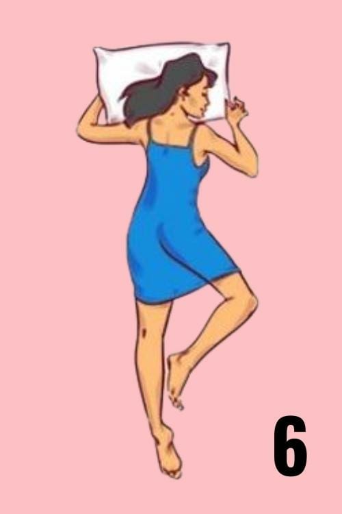 Dormir en position sur le ventre avec une jambe pliée indique une personnalité imprévisible.